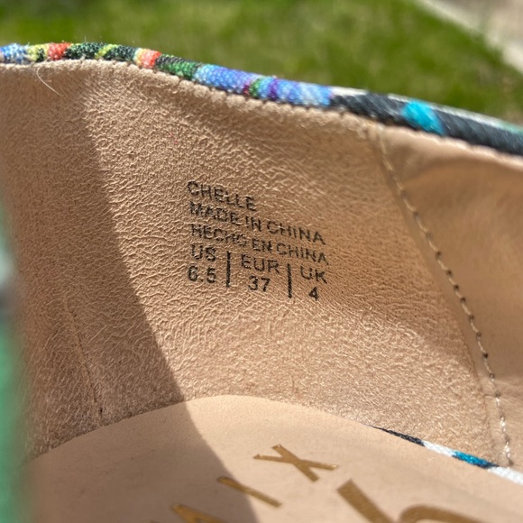 Flower pattern heels - Picture 3 of 3